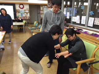 足をつけて正しく座ろう!