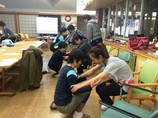 足をつけて正しく座ろう!