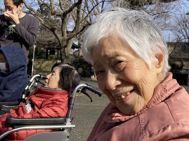 笑顔が最高！でも、時にはウトウト…