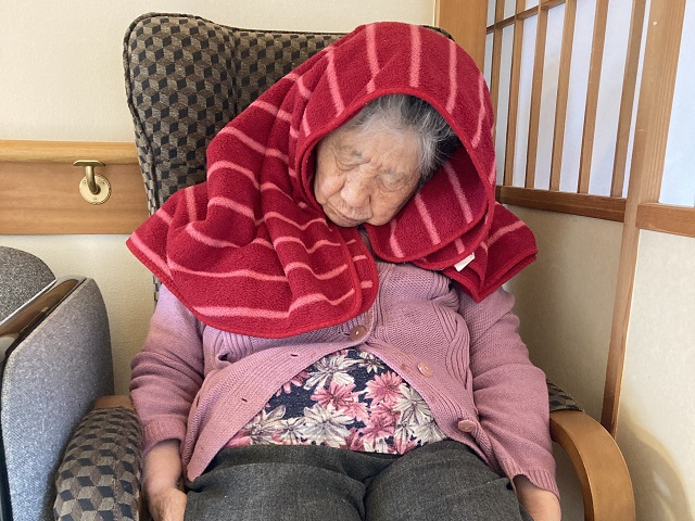 笑顔が最高！でも、時にはウトウト…