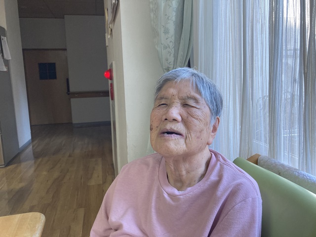 笑顔が最高！でも、時にはウトウト…