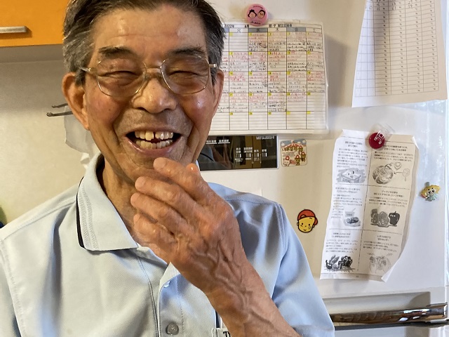笑顔が最高！でも、時にはウトウト…