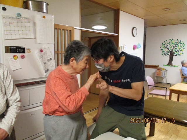 笑顔が最高！でも、時にはウトウト…