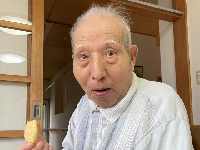 笑顔が最高！でも、時にはウトウト…