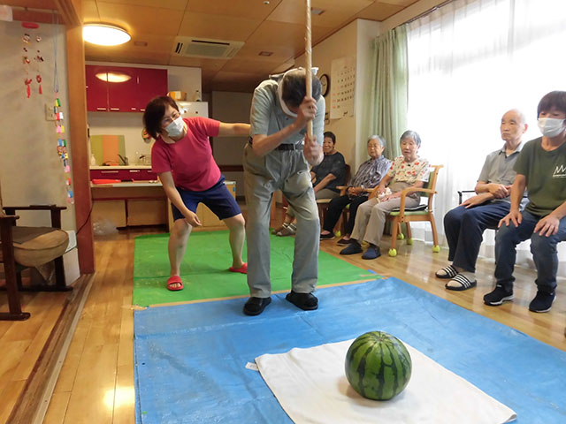 スイカ割り