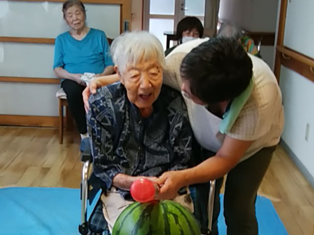 スイカ割り